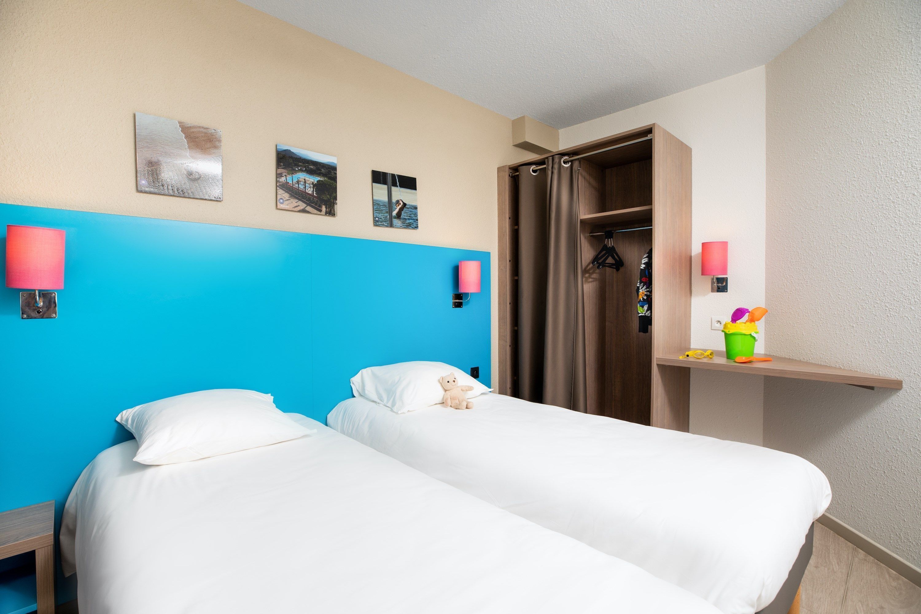 3 bedrooms, in-room safe, free WiFi, bed sheets