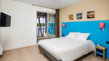 3 bedrooms, in-room safe, free WiFi, bed sheets
