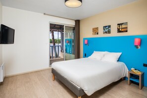 3 bedrooms, in-room safe, free WiFi, bed sheets