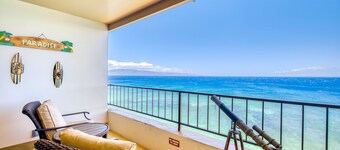 Oceanfront Studio w/ Balcony, Shared Pool, and Hot Tub - Walk to the Beach