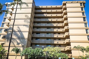 Exterior - Oceanfront Studio w/ Balcony, Shared Pool, and Hot Tub - Walk to the Beach (Lahaina)