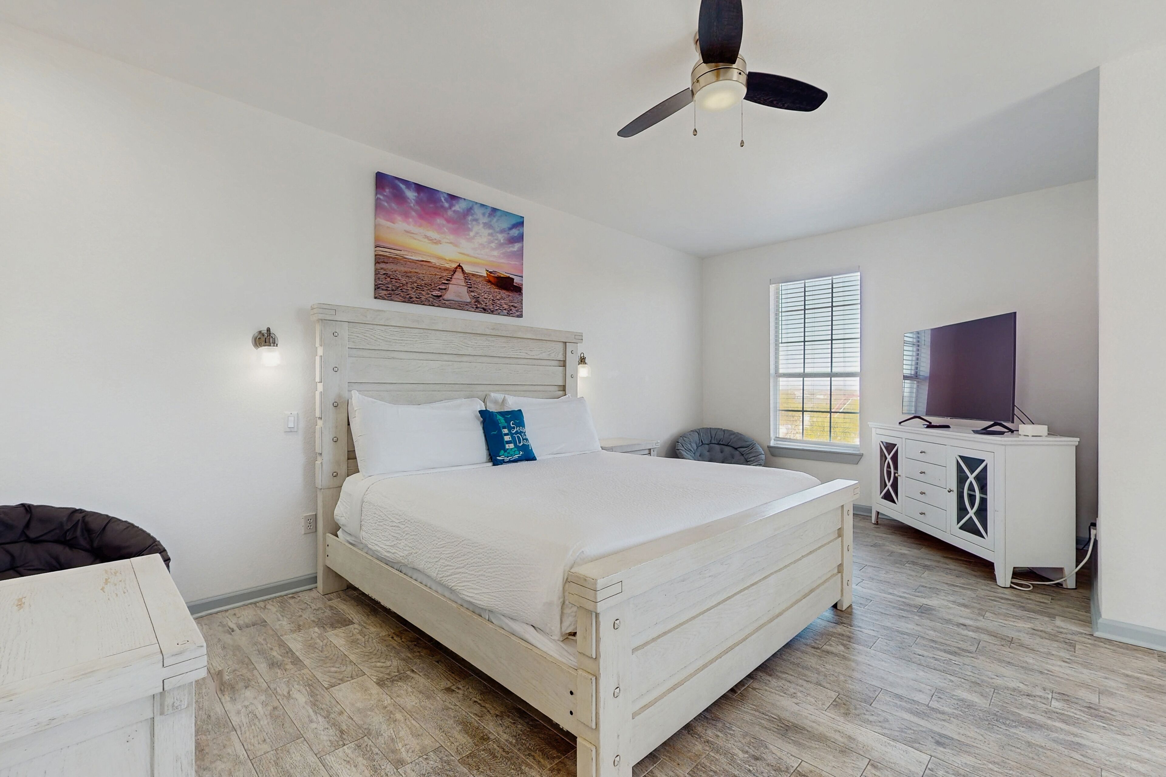 3 bedrooms, iron/ironing board, internet, bed sheets