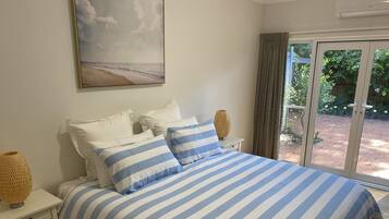 4 bedrooms, iron/ironing board, WiFi, bed sheets