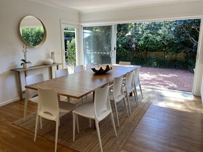 Dining - Pearl Bliss, a sundrenched, secluded oasis 200m from spectacular Pearl Beach (Pearl Beach)