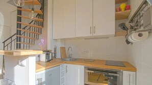 Kaffetrakter/tekoker, kjøleskap, mikrobølgeovn og ovn