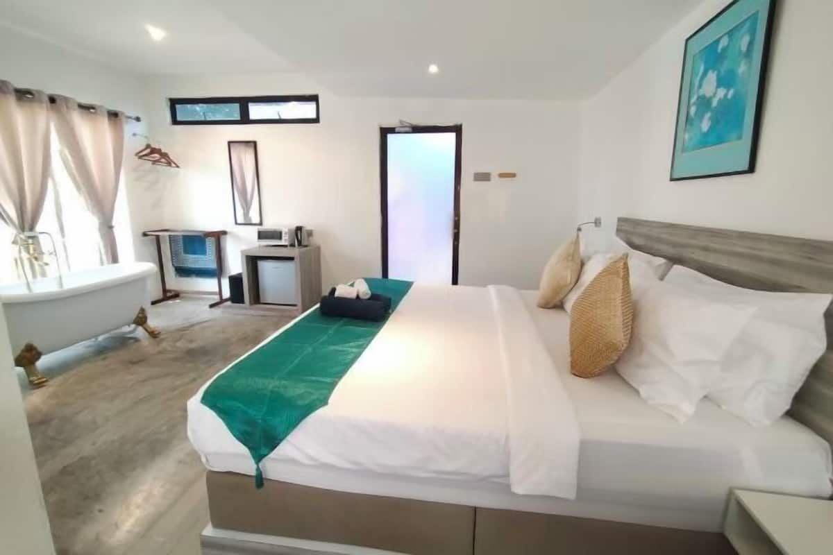 Minibar, Bügeleisen/Bügelbrett, kostenloses WLAN, Bettwäsche