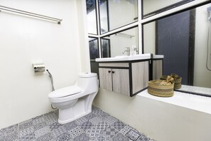 Standard Studio | Bilik Mandi | Pengering rambut, tuala disediakan, sabun, syampu 