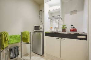 Fridge, microwave, stovetop, electric kettle - Famous Shibuya Crossing 9 minutes walk! New Room with a stylish loft is now open. (Shibuyaku Higashi)