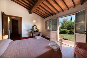 1 bedroom, iron/ironing board, travel cot, WiFi