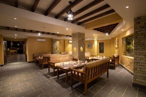 Restaurant - Bar Peepal Resort (Pokhara)