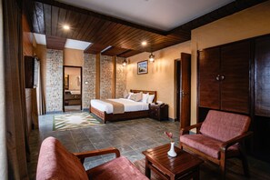Premium bedding, memory foam beds, minibar, individually decorated - Bar Peepal Resort (Pokhara)