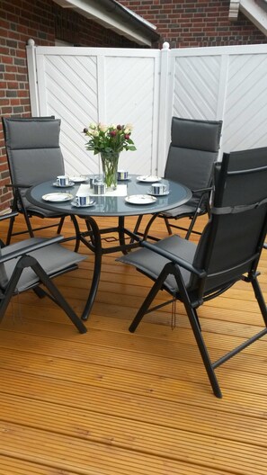 Outdoor dining - Ferienwohnung 3 - Ferienwohnung Haus Bikker (Ihlow)