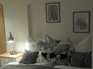 2 chambres, bureau, Wi-Fi, literie fournie