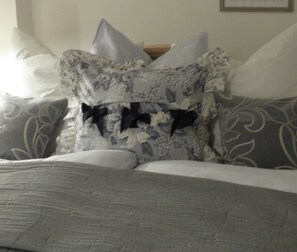 Unclassified image, 4 of 12, button