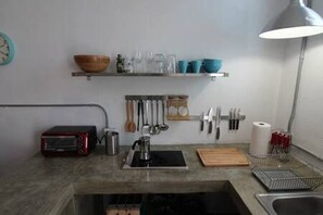 冰箱、微波炉、烤箱、炉灶