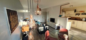 Smart TV, DVD player - Tichnich Apartment - 1 minute from Annemasse station (Annemasse)