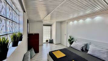 4 Schlafzimmer, Schreibtisch, Bügeleisen/Bügelbrett, Reisekinderbett