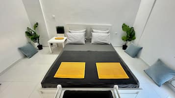 4 bedrooms, desk, iron/ironing board, travel cot