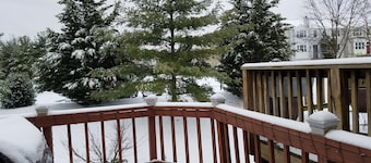 Relaxing, Gorgeous Townhouse with 2 Spacious Master Bedrooms