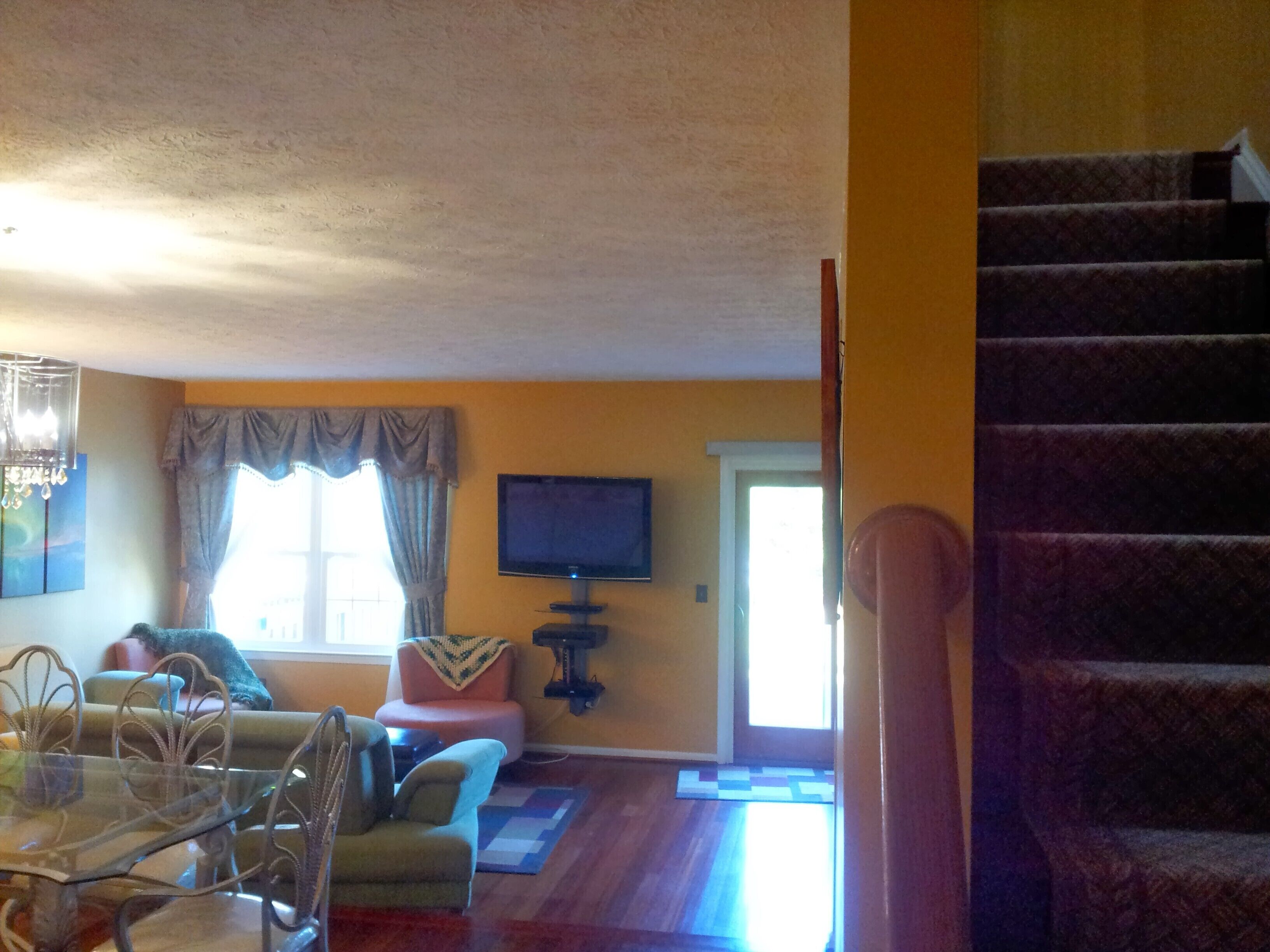 Relaxing, Spacious Master Bedroom in Gorgeous Townhouse