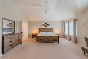 6 bedrooms, desk, iron/ironing board, free WiFi