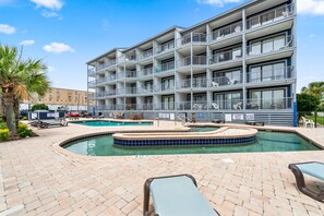 Indoor pool, outdoor pool - Tenacious Thee - quirky 1 bedroom with kitchen (Myrtle Beach)