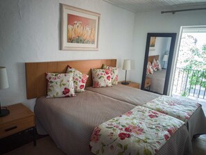 4 Schlafzimmer, Bügeleisen/Bügelbrett, Bettwäsche