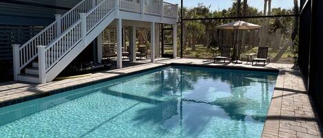 حمّام سباحة مُدفَّأ