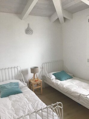 Bügeleisen/Bügelbrett, Reisekinderbett, WLAN, Bettwäsche