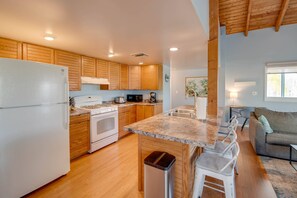 Fridge, microwave, coffee/tea maker