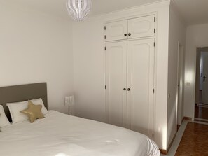 2 chambres, fer et planche à repasser, lit parapluie, Wi-Fi