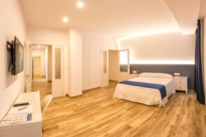 Ropa de cama de alta calidad, colchones con efecto memoria y minibar 