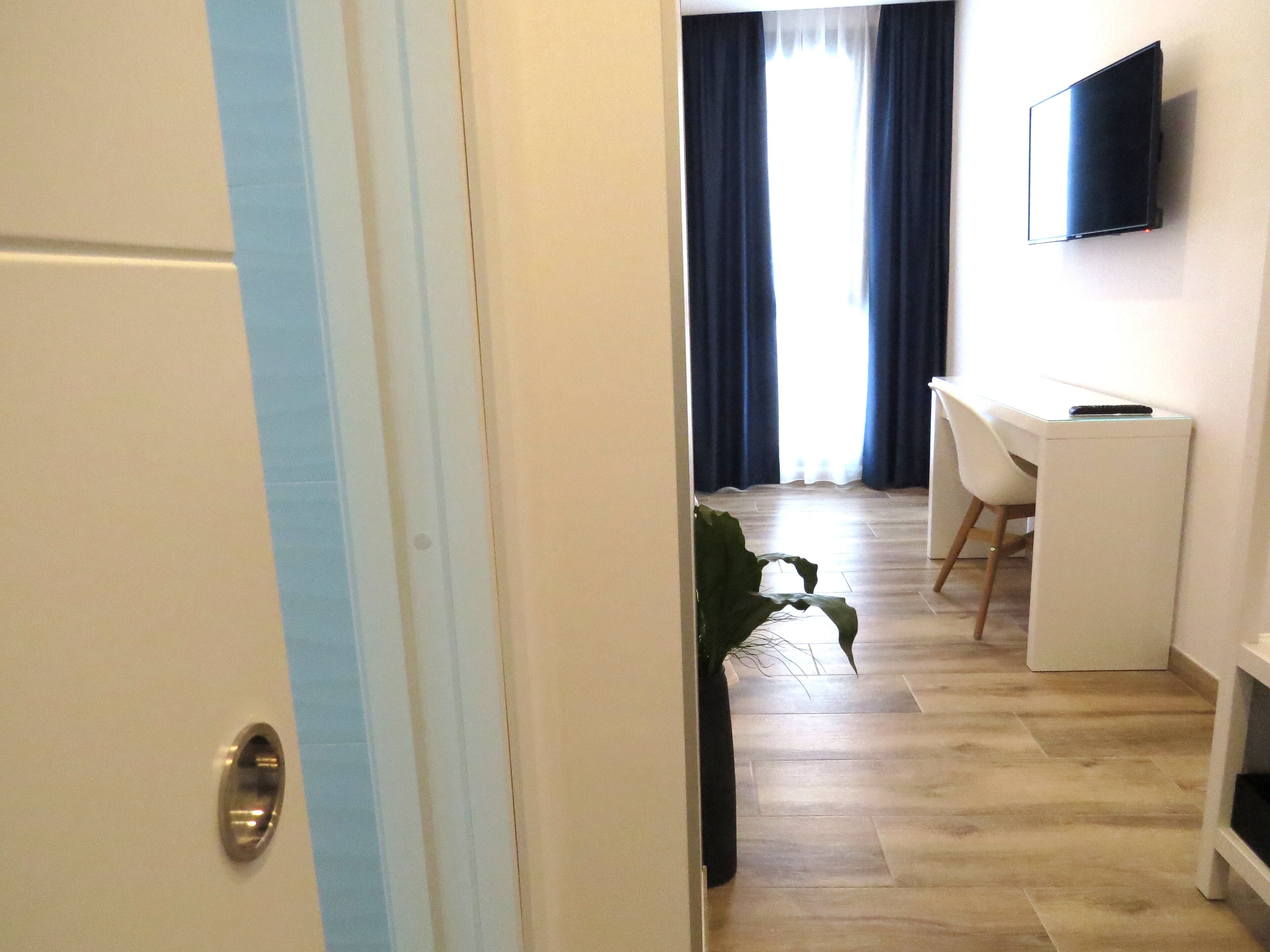 Habitación triple estándar | Ropa de cama de alta calidad, colchones viscoelásticos, minibar