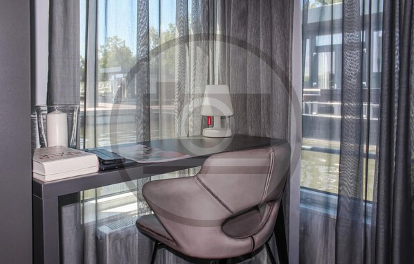 A modern hotel room with a glass desk, a laptop, a lamp, and a chair. - Nice ship in Ohé & Laak with WiFi (Ohé & Laak)