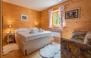 4 habitaciones, caja de seguridad en la habitación y cuna de viaje 