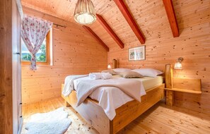 4 bedrooms, in-room safe, travel cot, free WiFi