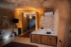 Deluxe Suite, 1 King Bed (Kisevi) | Select Comfort beds, minibar, individually decorated - Cappadocia Cave Lodge (Nevsehir)