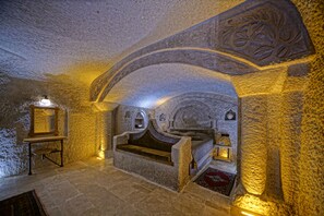 Suite Deluxe, 1 très grand lit (Kisevi) | 1 chambre, matelas Select Comfort, minibar, décoration personnalisée