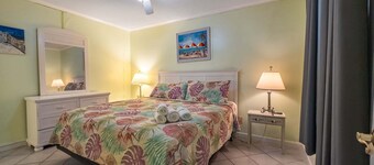 Direct Oceanfront-2 Bedroom 2 Bath-A Place at the Beach 406