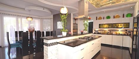 Fridge, cookware/dishes/utensils