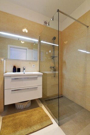 Superior Apartment | Bathroom shower - Q apartments (Murter-Kornati)