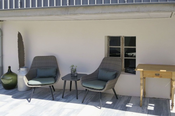 Meubles, Bâtiment, Chaise, Bois, Ombre, Fenêtre, Design Intérieur, Architecture, Sol