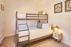 2 slaapkamers, een strijkplank/strijkijzer, gratis wifi, beddengoed
