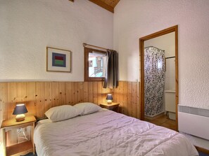 2 bedrooms