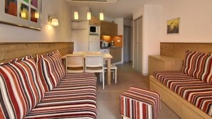 Unclassified image, 3 of 10, button - Cozy apartment 4/5 pers, near slopes, ski view (Belle Plagne)