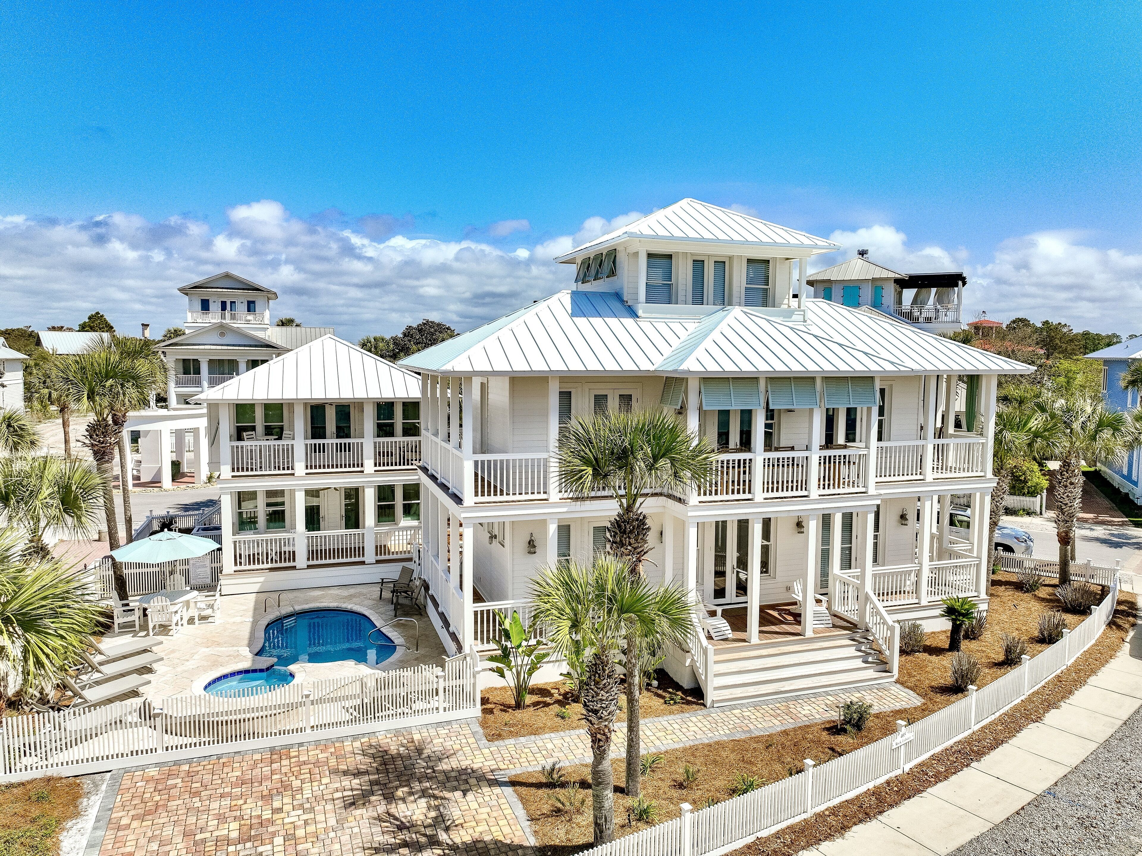 Rock Lobster & Love Shack: Main and Guest House w/ Private Pool Near Beach