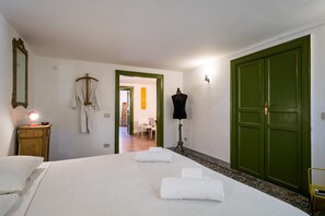 2 bedrooms, desk, iron/ironing board, WiFi - Surplus Charming Apartment (Palermo)