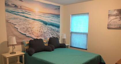 Private Suite Sleeps 4 Book Beach Salt & Flip Flops