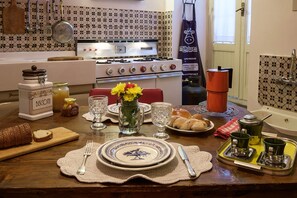 Fridge, microwave, oven, stovetop - Casa Particular Luxury (Palermo)