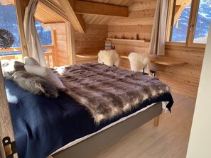 5 bedrooms, iron/ironing board, free WiFi, bed sheets